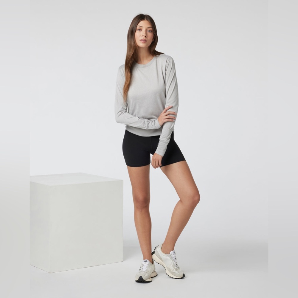 Vuori Daydream Crew in Light Heather Gray, Size Medium - Picture 5 of 6